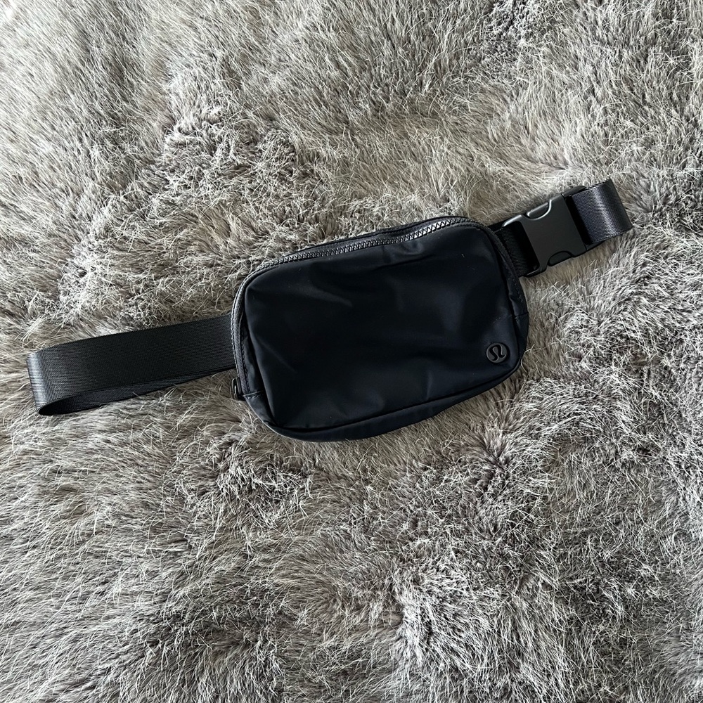 Lululemon Everywhere Belt Bag 1L